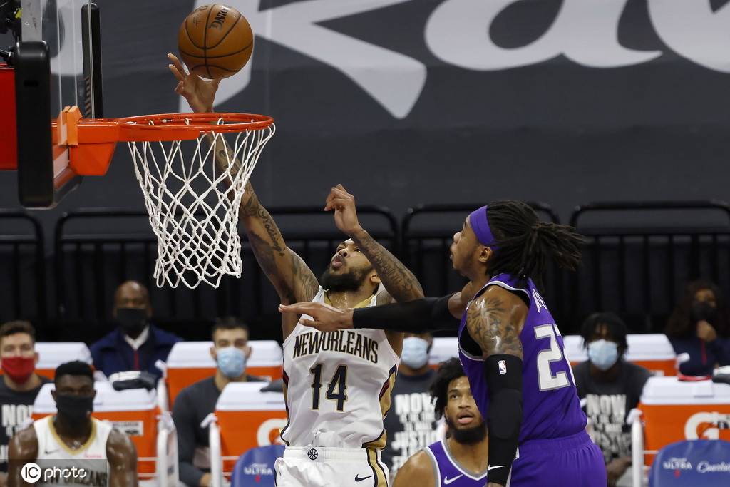 西班牙男篮血洗鹈鹕,福克斯统治全场 西班牙男篮血洗鹈鹕,福克斯统治全场