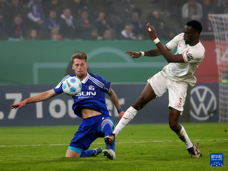 沙尔克04球员闪耀赛场,助球队取得胜利的简单介绍 沙尔克04球员闪耀赛场,助球队取得胜利的简单介绍