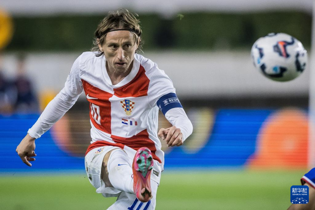 包含克罗地亚法国对决，东道主险胜球队的词条