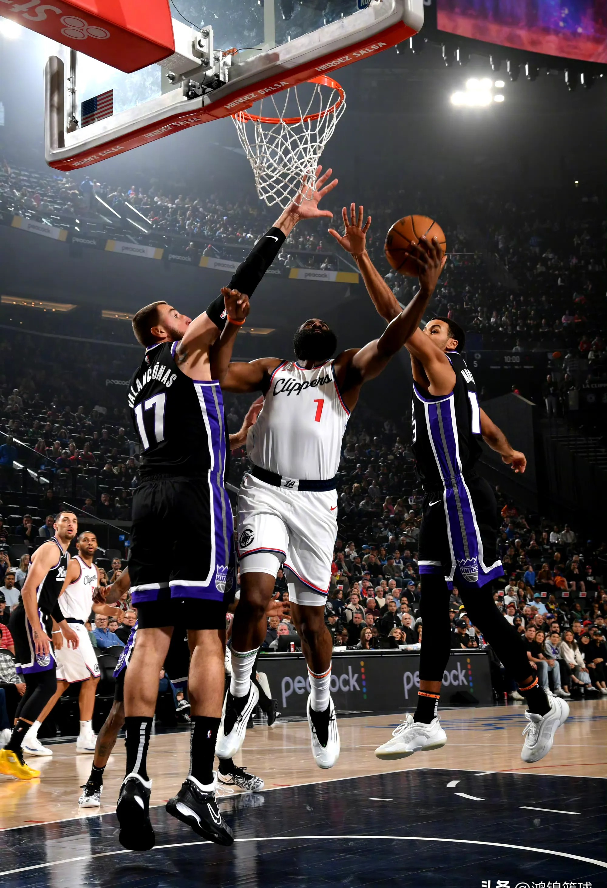 包含快船队主场告捷，连胜场次达到四场的词条