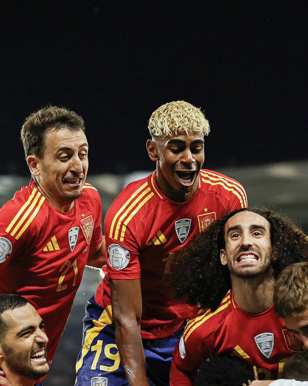 米兰体育下载-著名足球球员在最近的比赛中表现出色的简单介绍