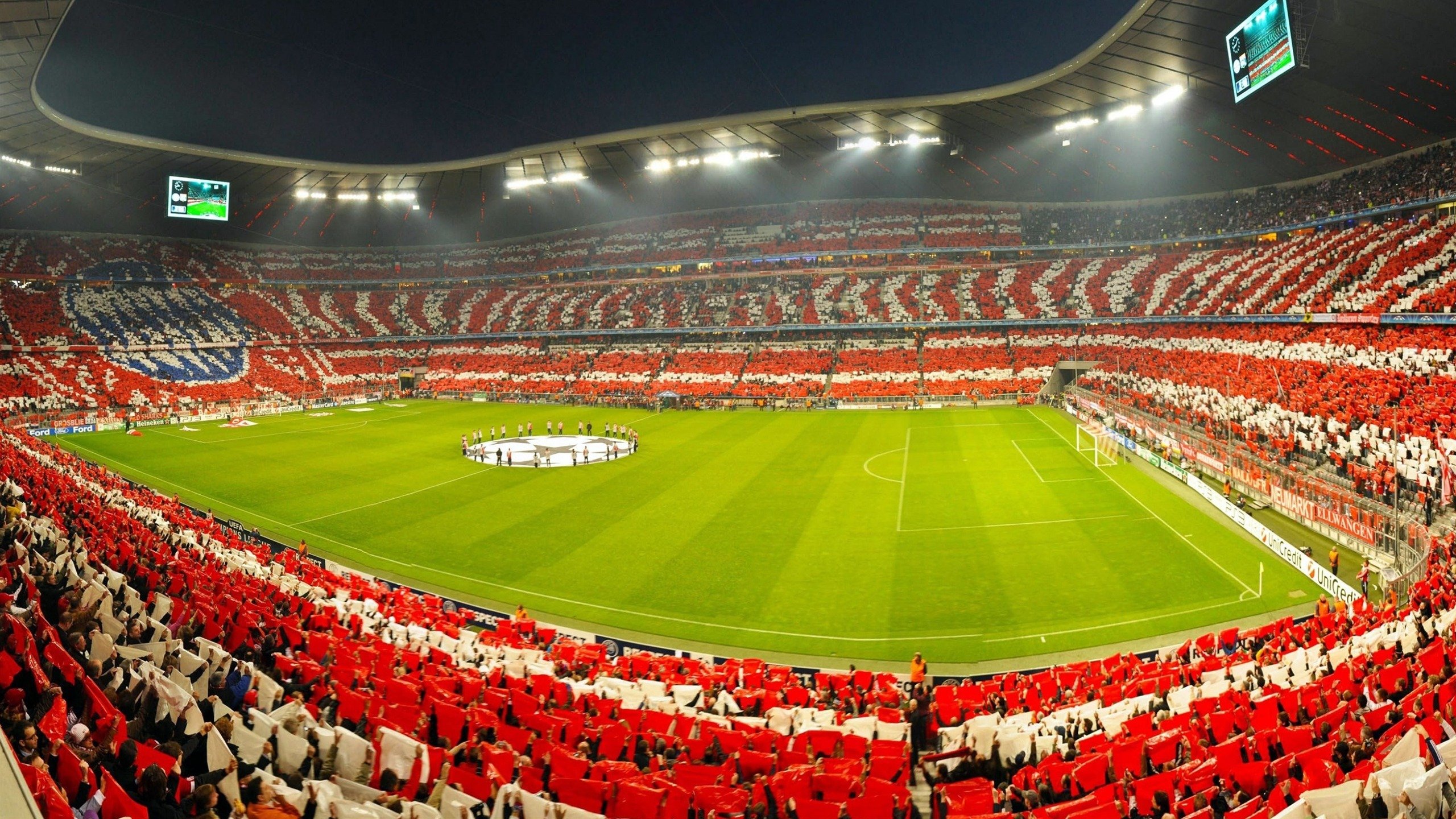 米兰体育官网-欧冠淘汰赛之夜，塔图姆关键节点连续得分，跨越运动的决胜时刻