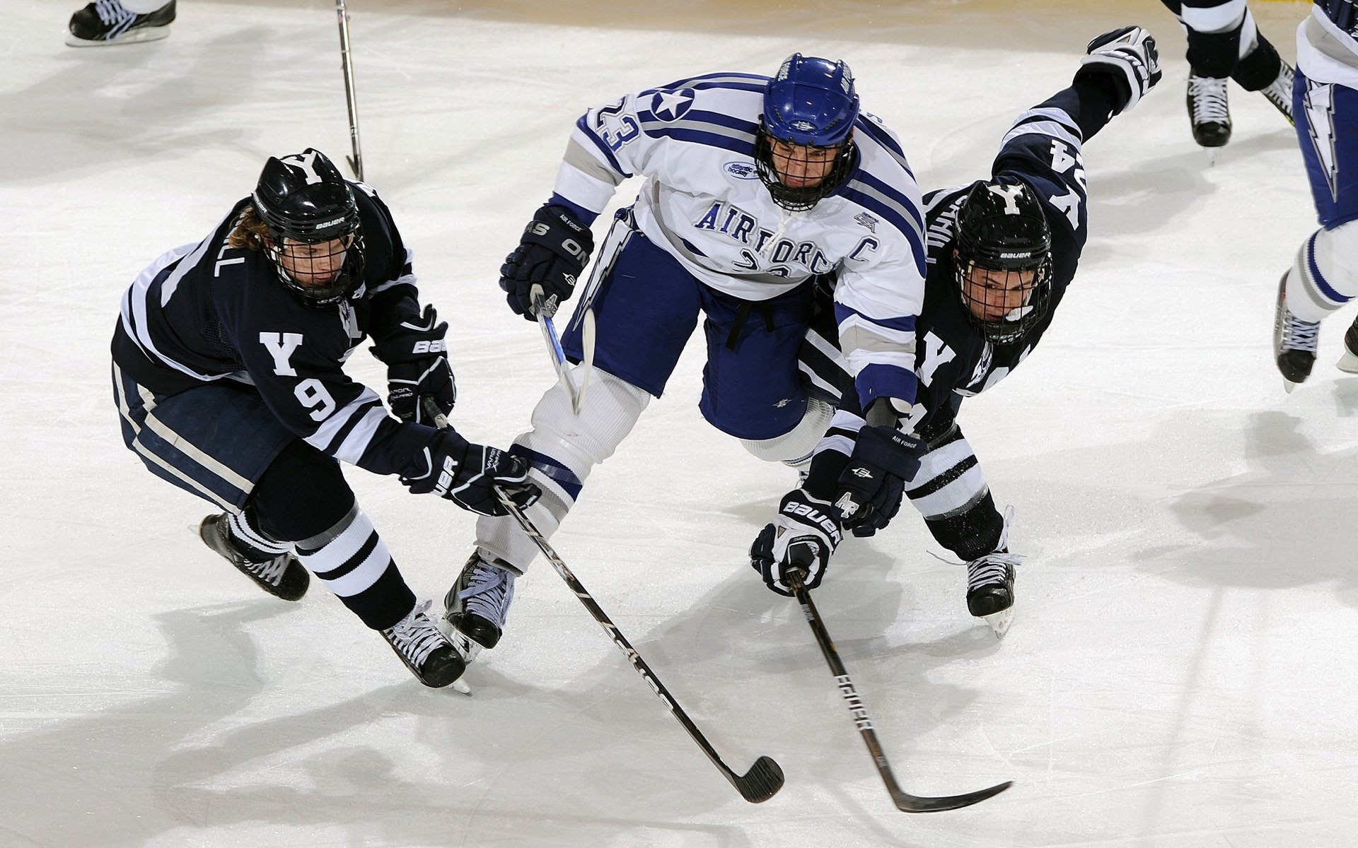 米兰体育入口-赛道之外的决胜时刻，F1新赛季揭幕战前的中国速度